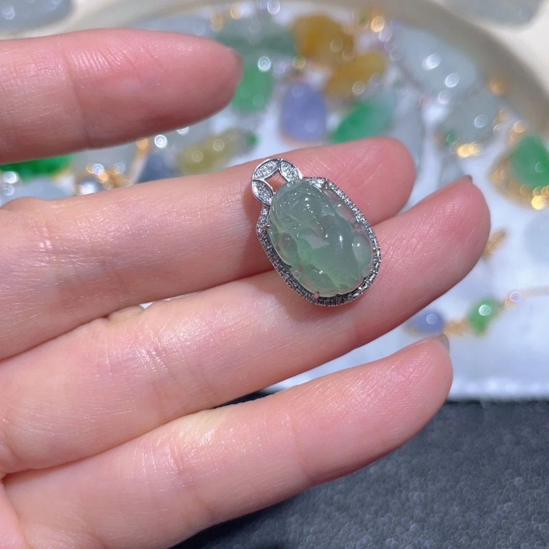 翡翠颈饰18K金镶嵌翡翠