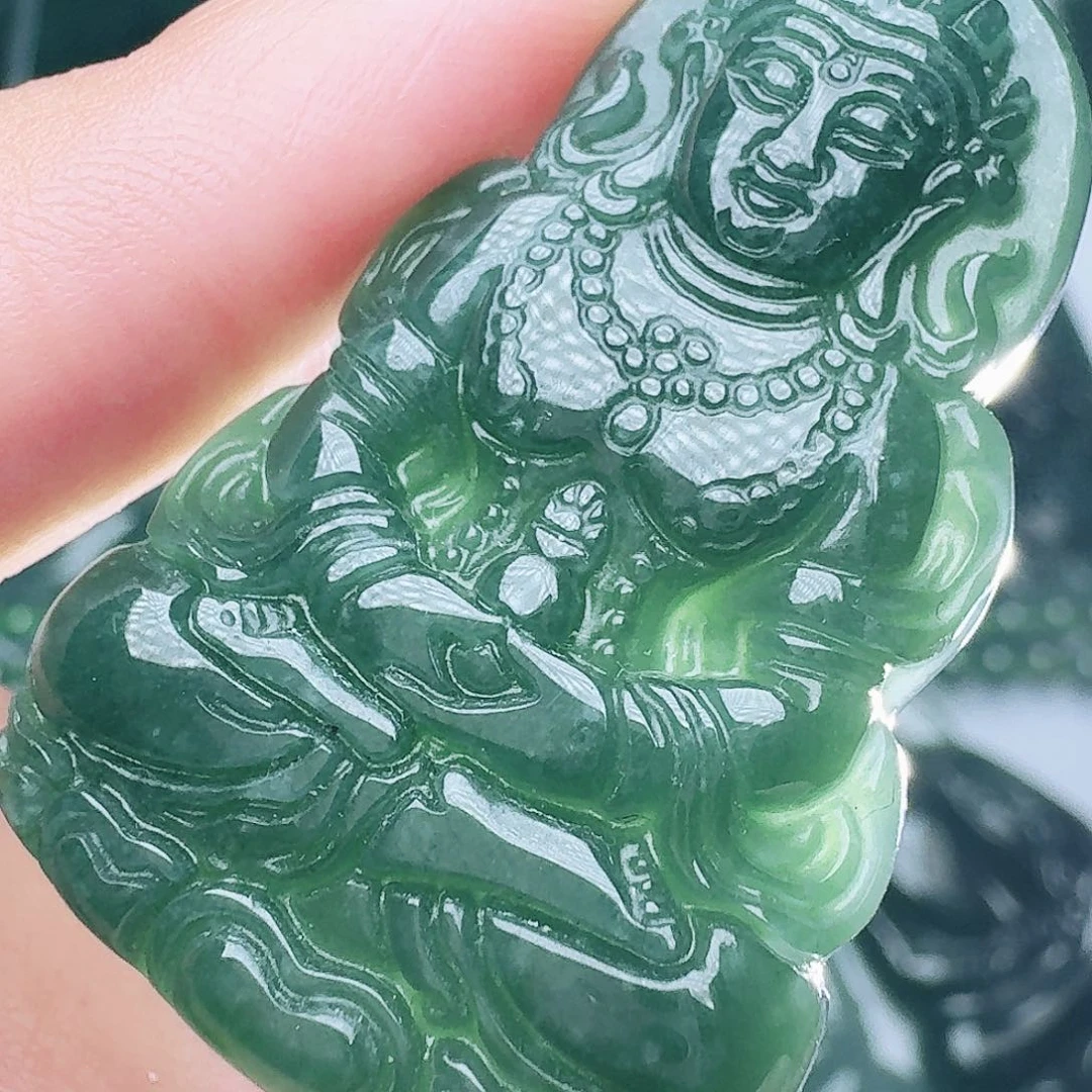 翡翠未镶嵌颈饰多样性发其一