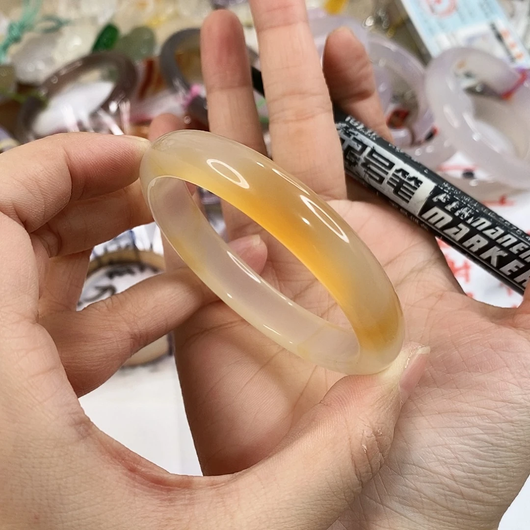 玛瑙/玉髓未镶嵌手镯A522。54.4圈