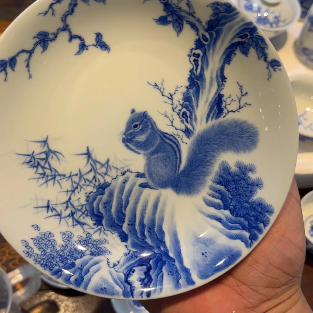 青花松鼠壶承一块