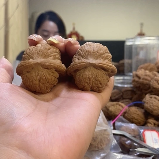 文玩核桃吊坠38血麒麟有黄点