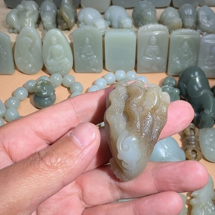 和田玉未镶嵌挂件