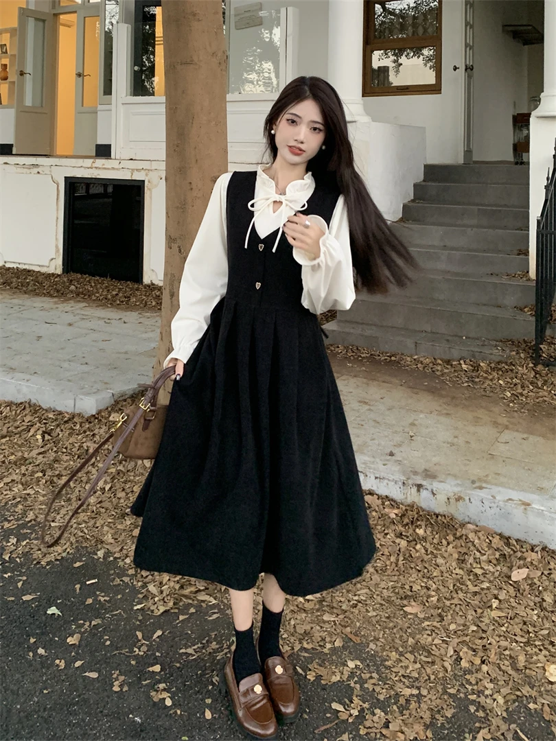 豆豆+2025秋季收腰显瘦灯芯绒a字裙子法式复古假两件套系带连衣