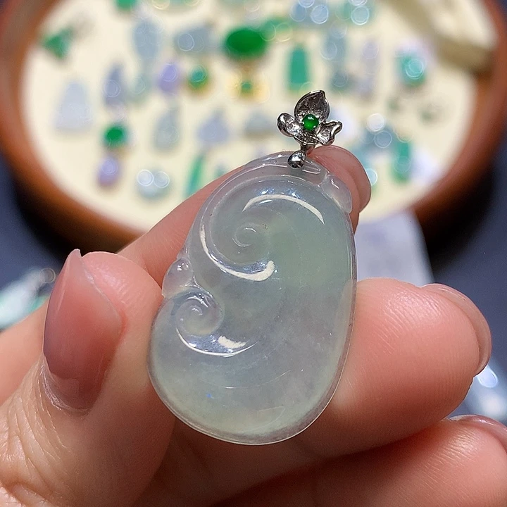 翡翠吊坠(不含链)18K金镶嵌