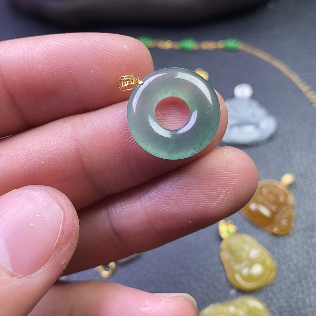 颈饰18K金镶嵌翡翠