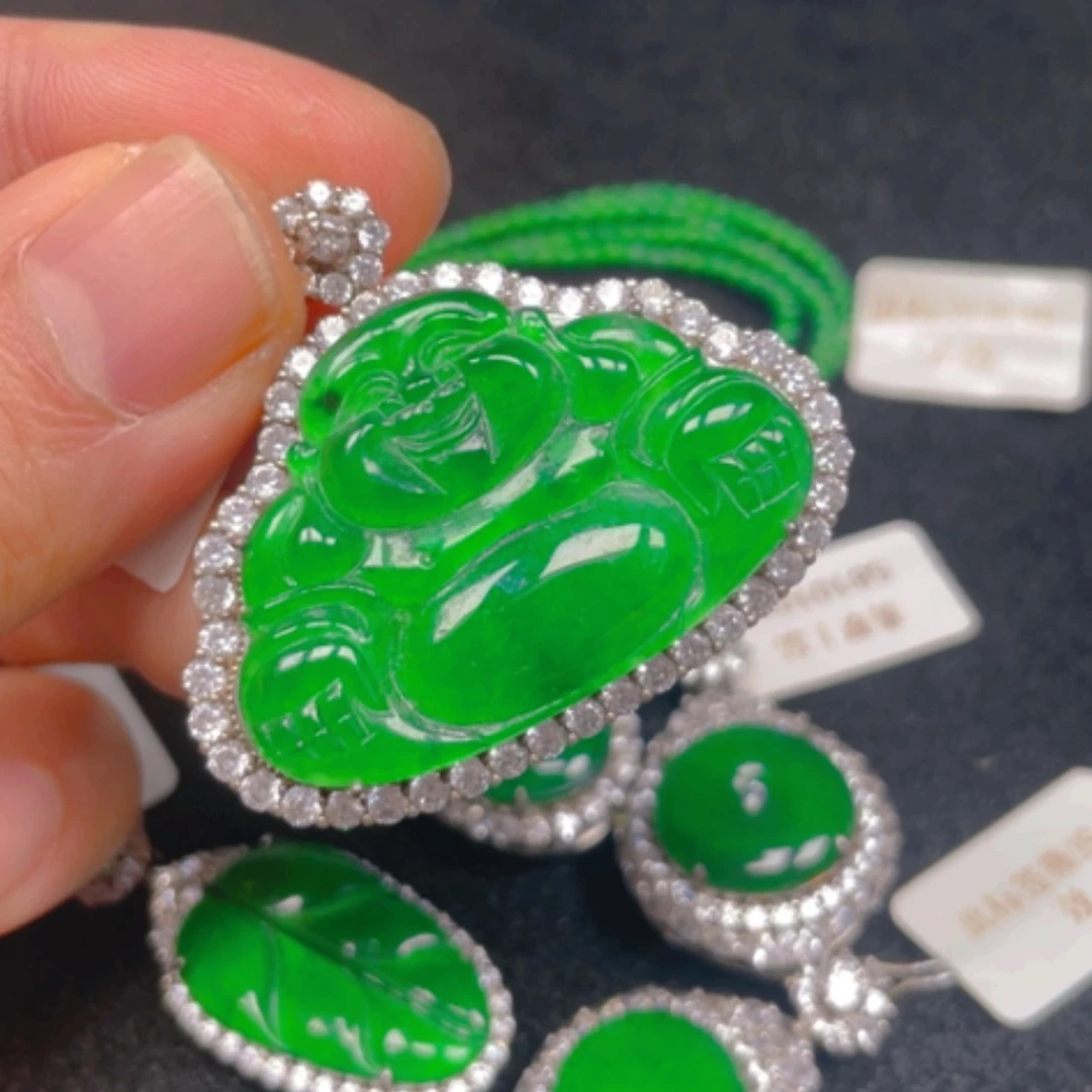 【闪购商品】颈饰银S925镶嵌翡翠吊坠