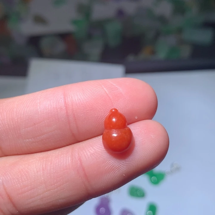 翡翠未镶嵌颈饰挂件