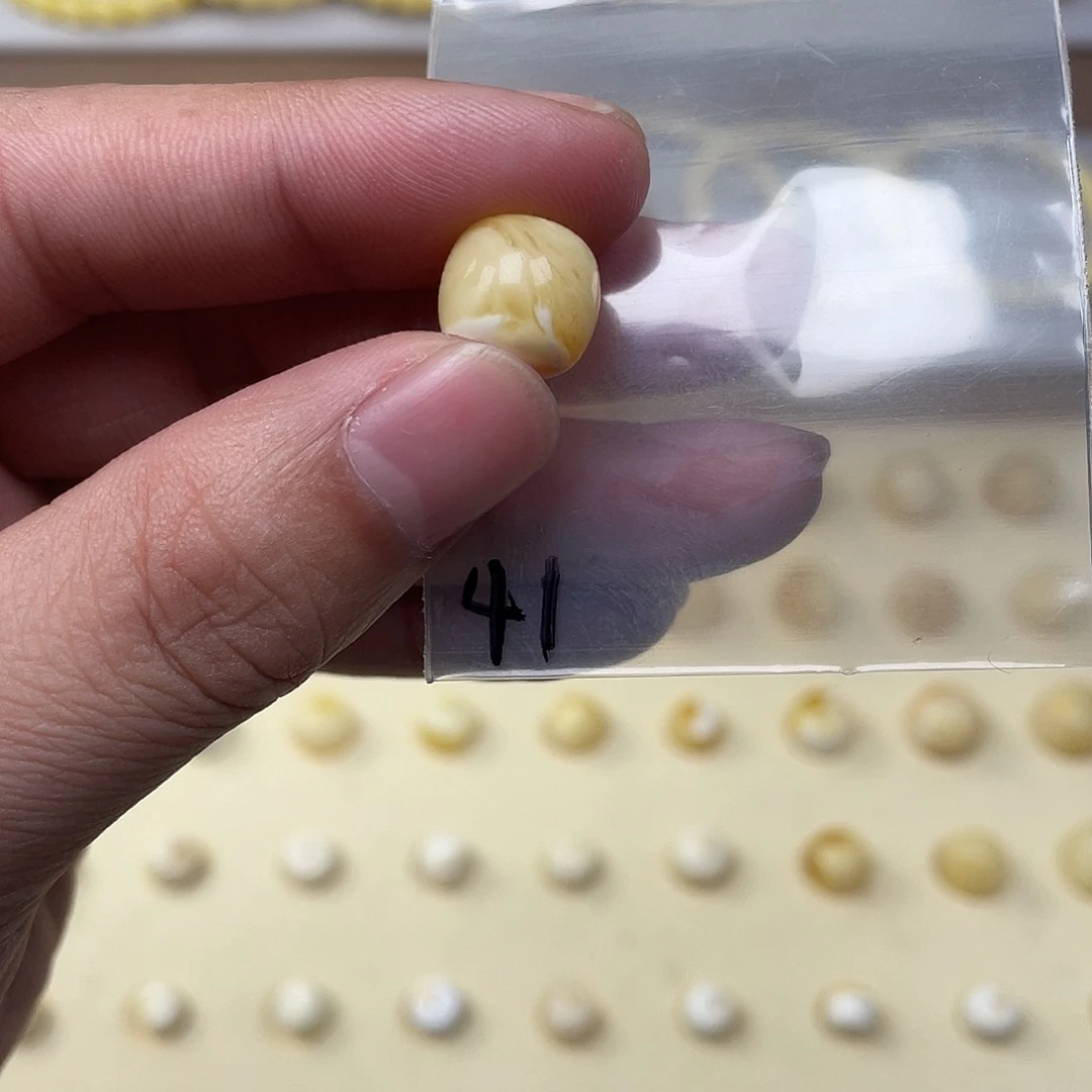 琥珀未镶嵌裸石11.7mm全品