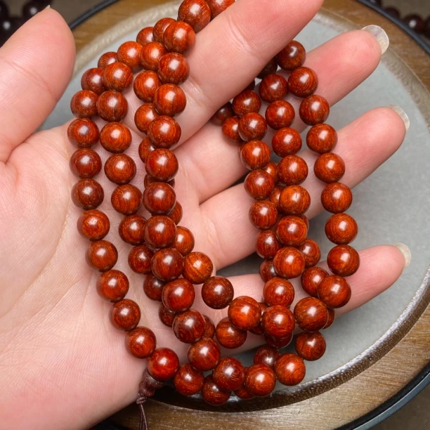 无胶无油无蜡 0.8cm 108粒 底色干净 生长纹明显 印度小叶紫檀