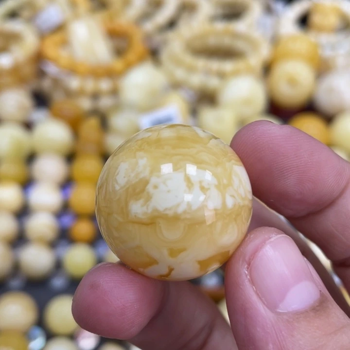 蜜蜡未镶嵌裸石26.5mm瑕疵浓蜡瓷白妖花