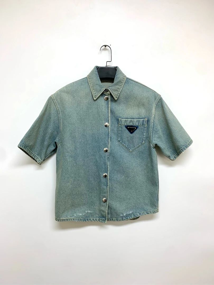 99新  【Prada】三角标牛仔开衫短袖/40码