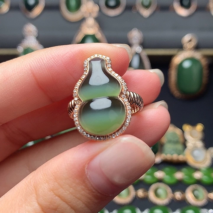 和田玉18K金镶嵌戒指