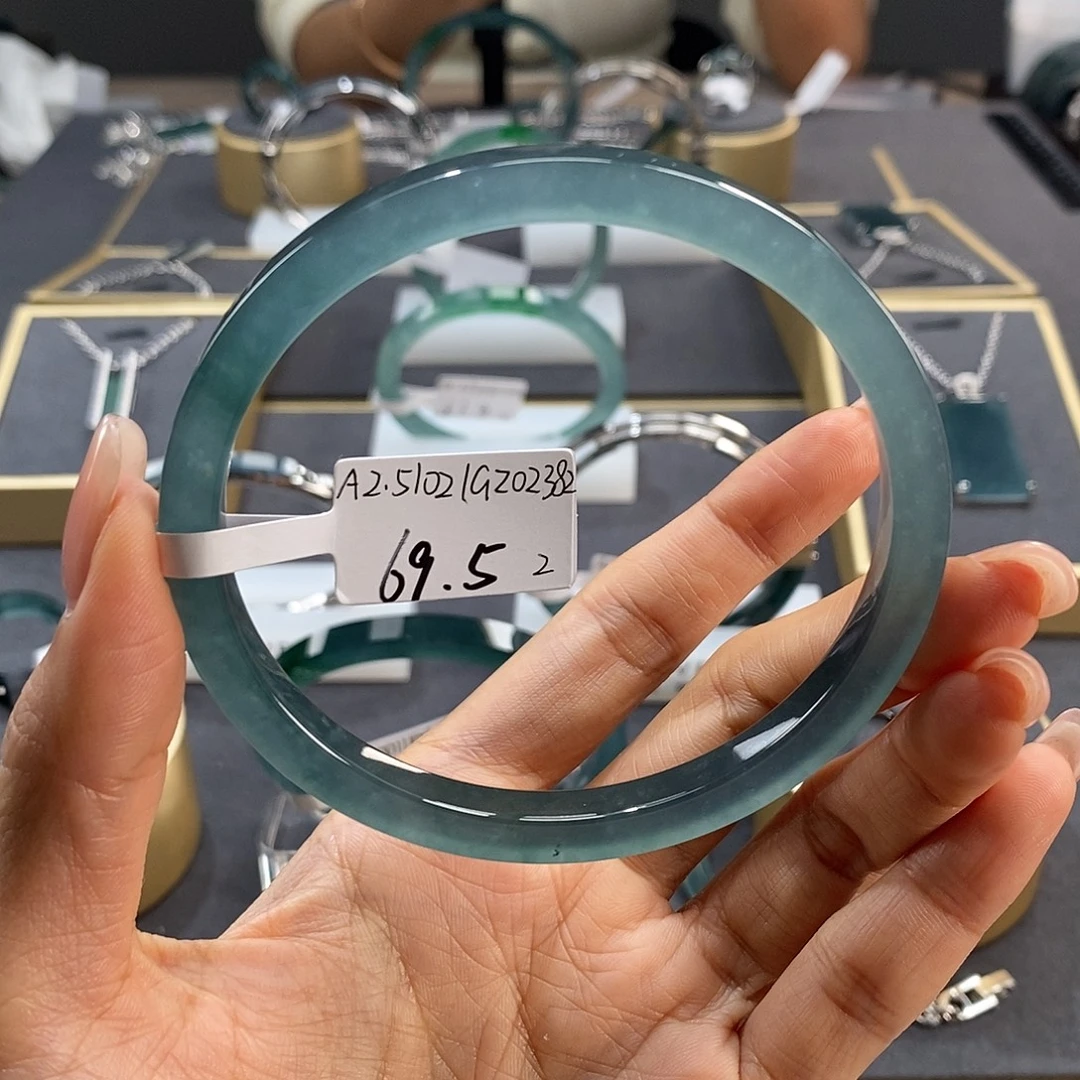 翡翠未镶嵌手镯69.52