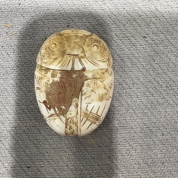 透闪石质玉未镶嵌颈饰