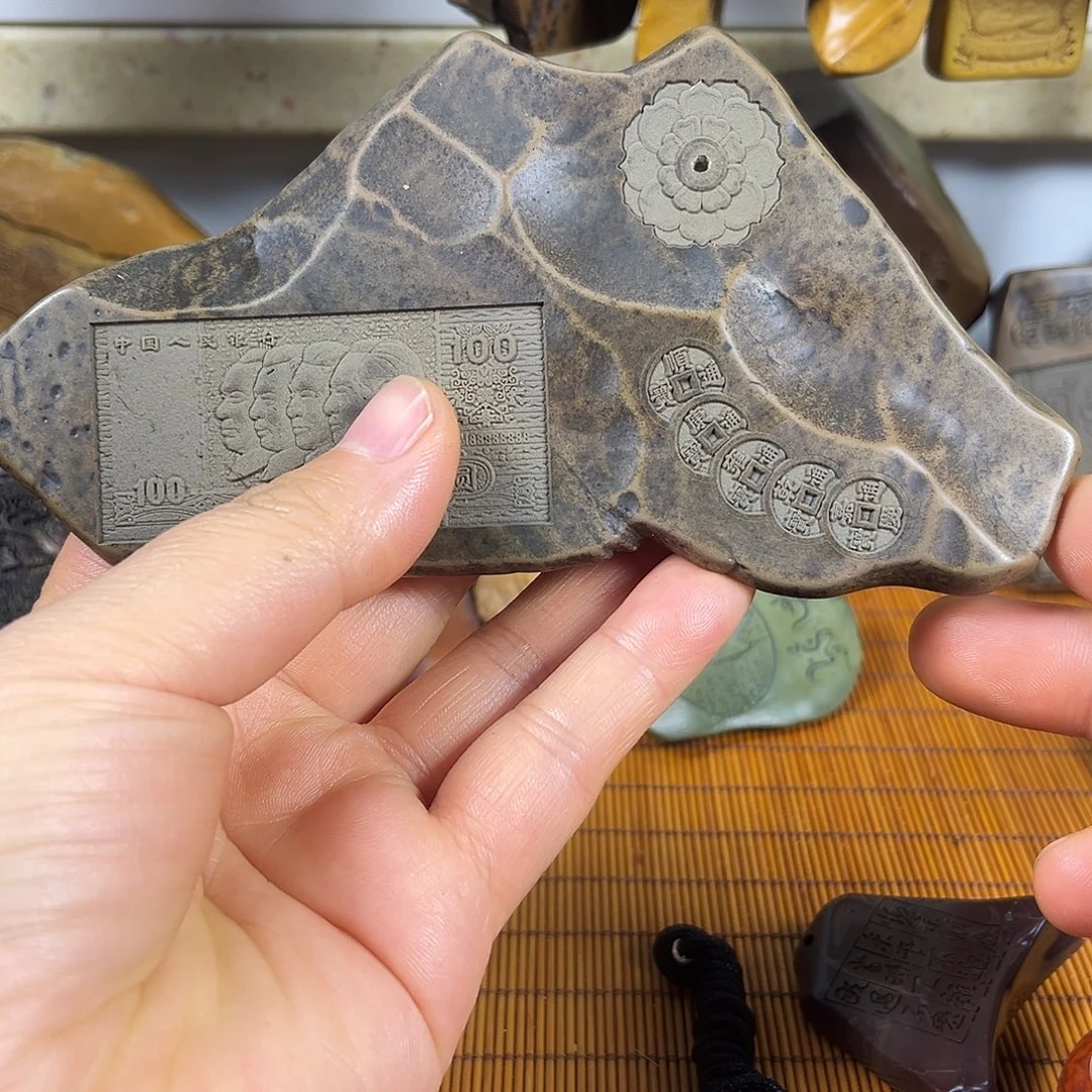 新疆戈壁石原石雕刻