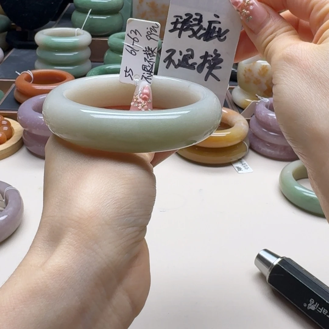 石英岩玉未镶嵌手镯