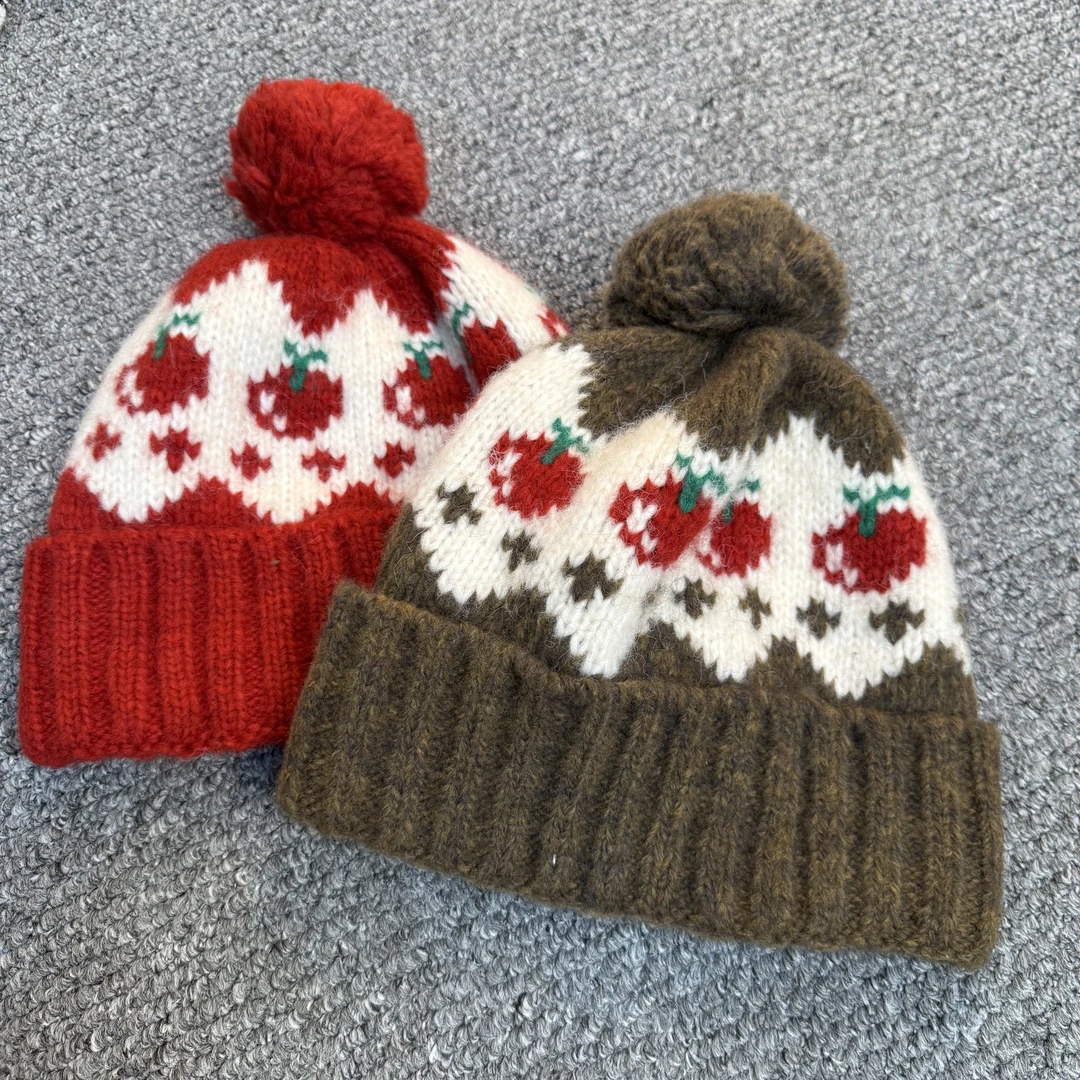 R039韩系毛球樱桃保暖帽子