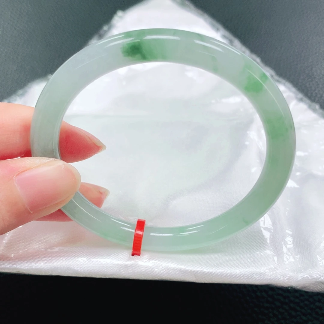 翡翠手镯未镶嵌51圈