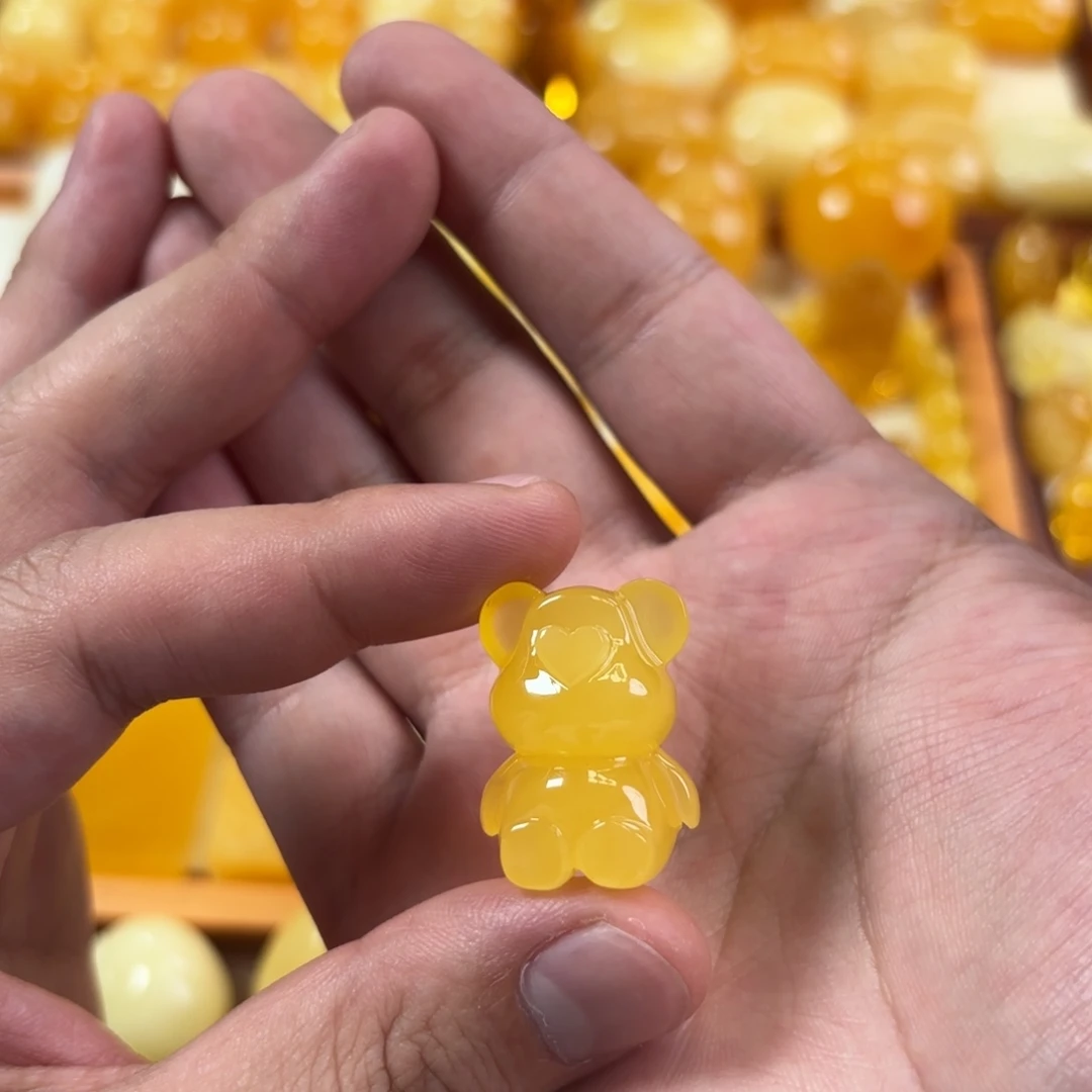 蜜蜡未镶嵌裸石小熊