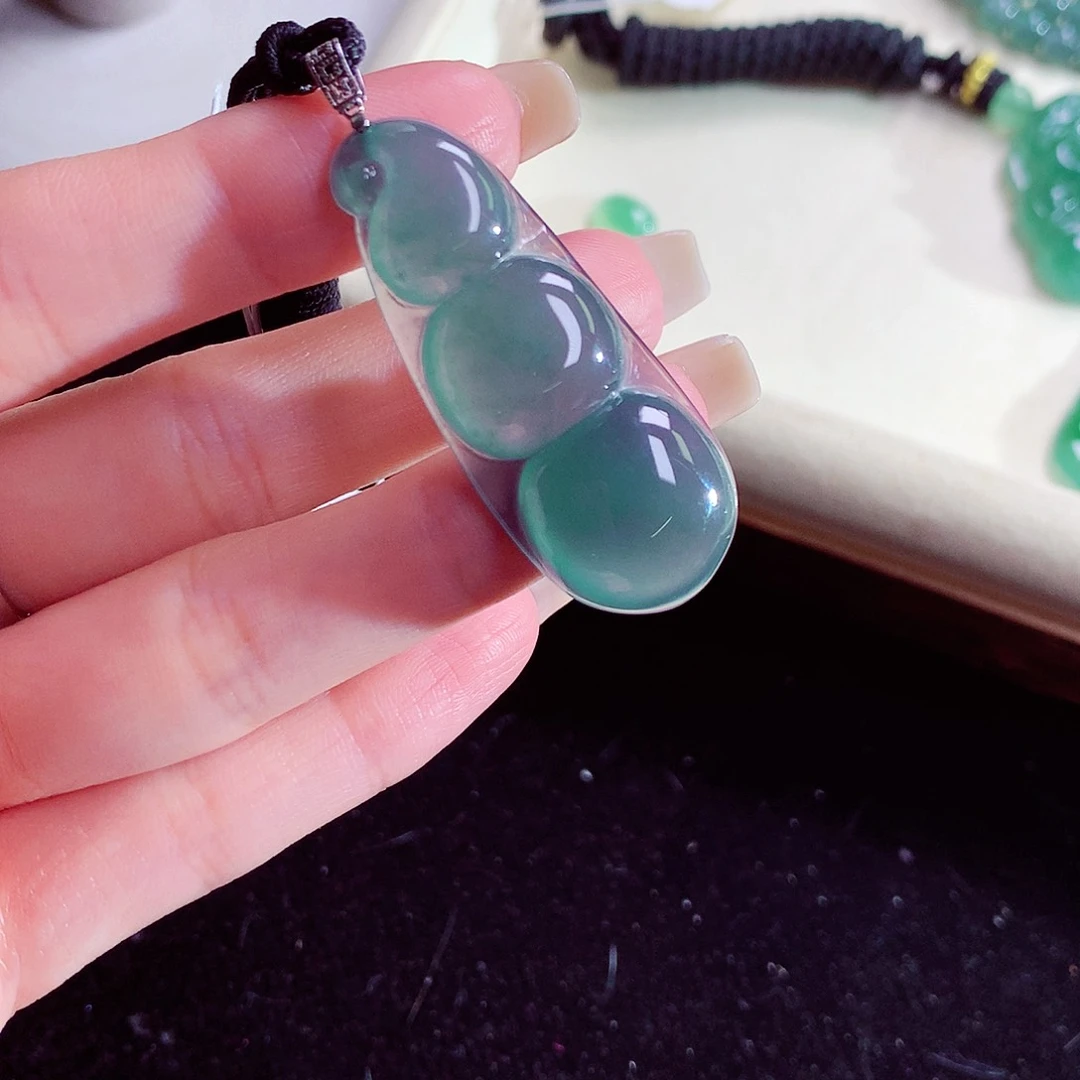 颈饰18K金镶嵌翡翠