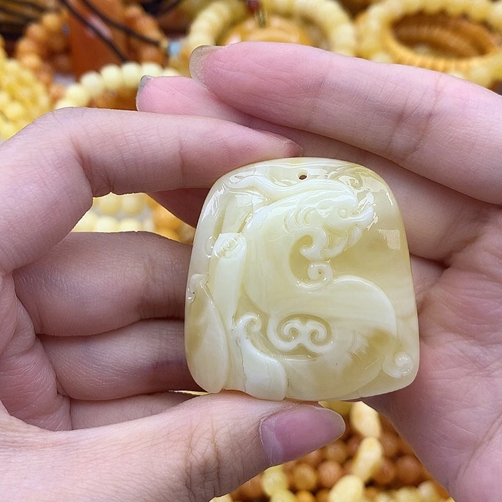 蜜蜡未镶嵌珠宝奇石