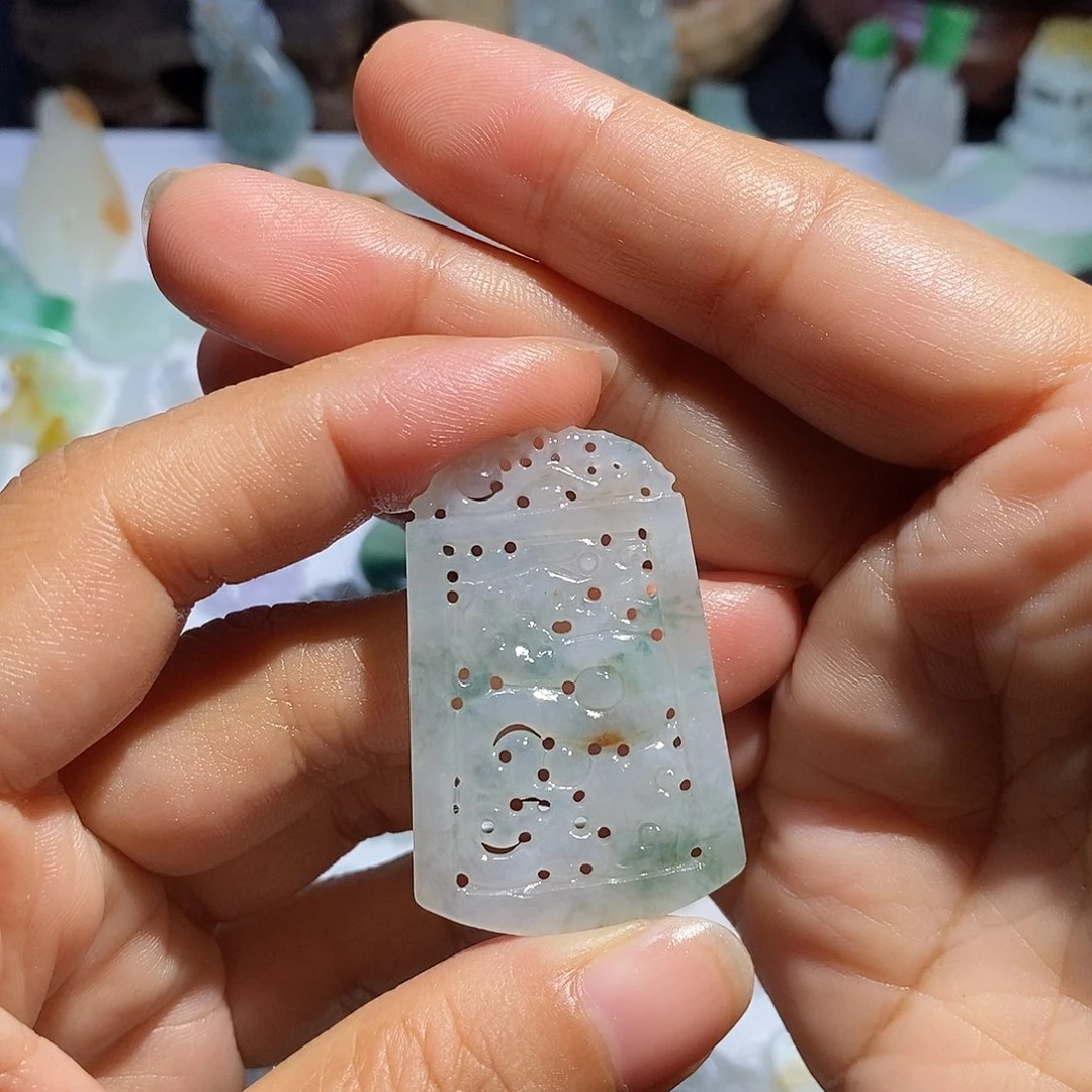 定制翡翠未镶嵌龙牌