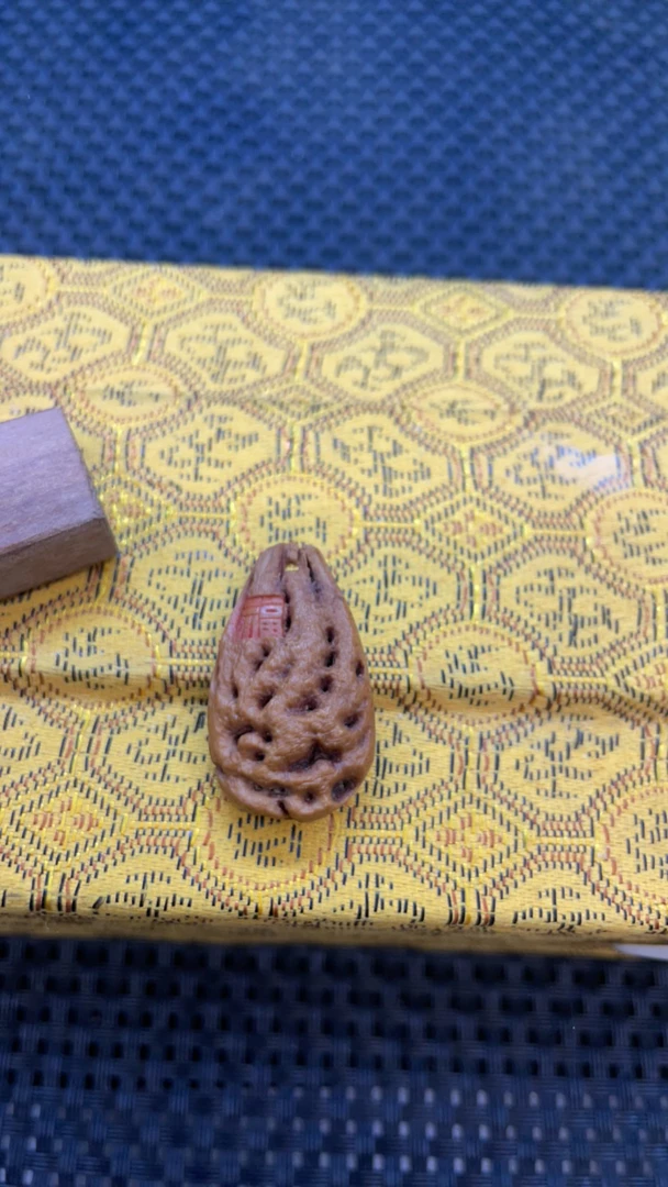 天然桃核雕刻【四通八达】【福】挂件