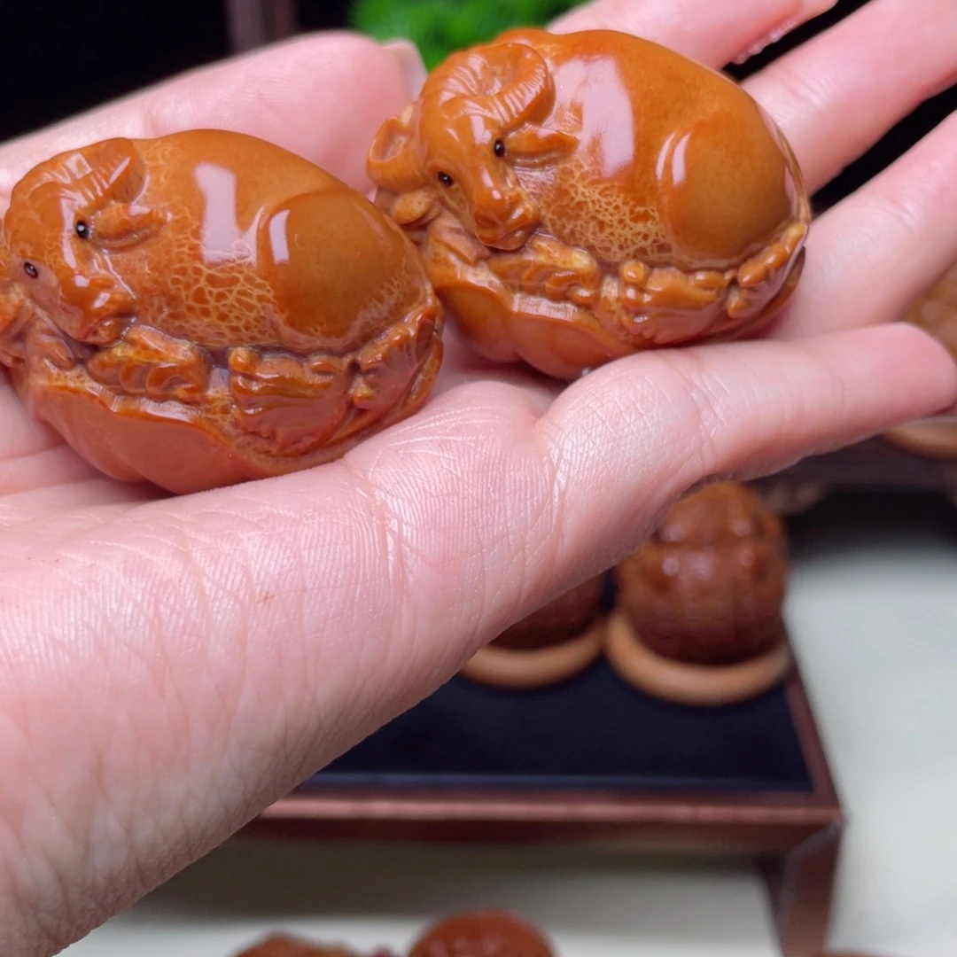 吊坠橄榄核春*?荷叶牛手球