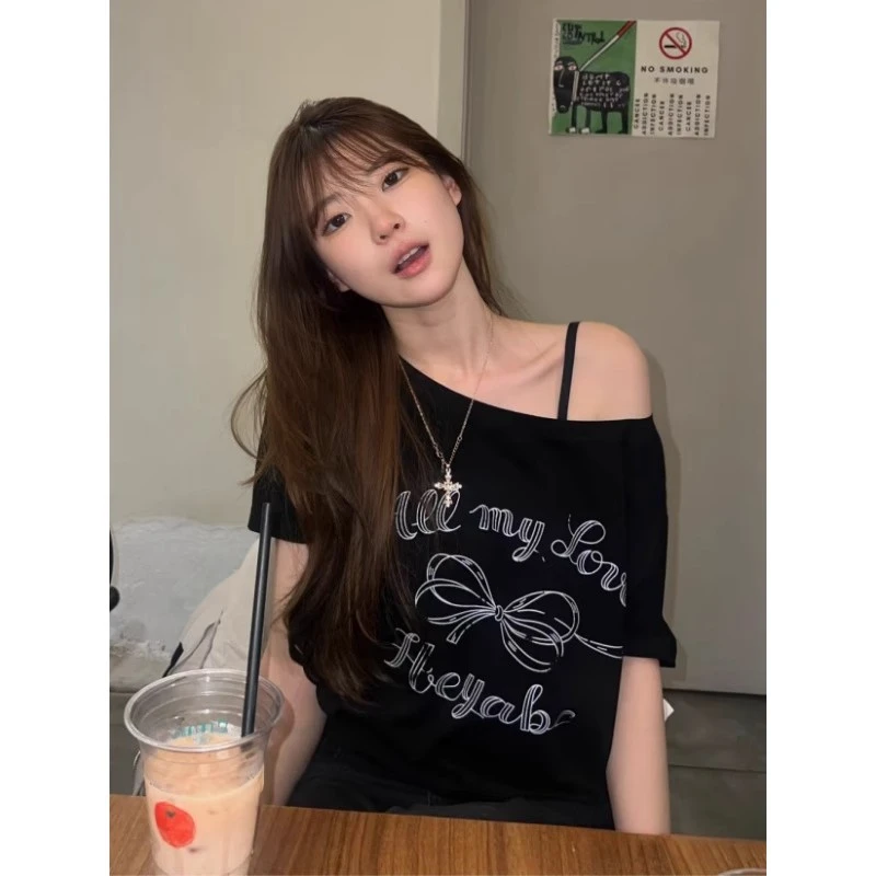 美式复古黑色蝴蝶结印花斜肩休闲收腰短袖夏新款甜辣妹一字肩上衣