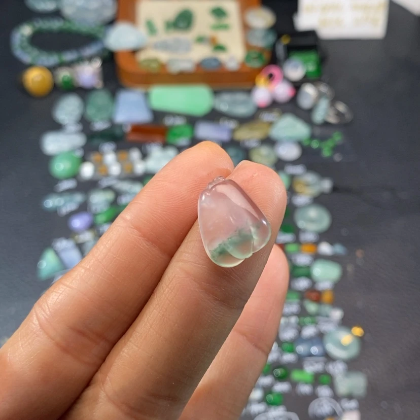 【闪购商品】翡翠挂件未镶嵌白菜