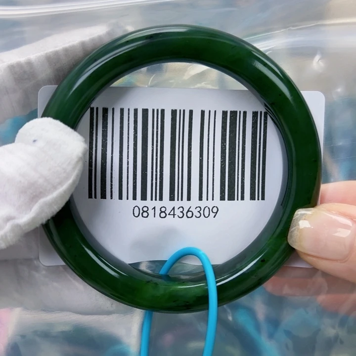 和田玉未镶嵌手镯微瑕59