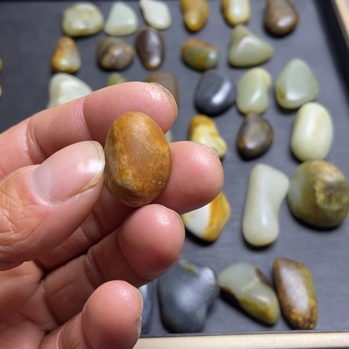 勇***哥和田玉（糖玉）未镶嵌珠宝奇石