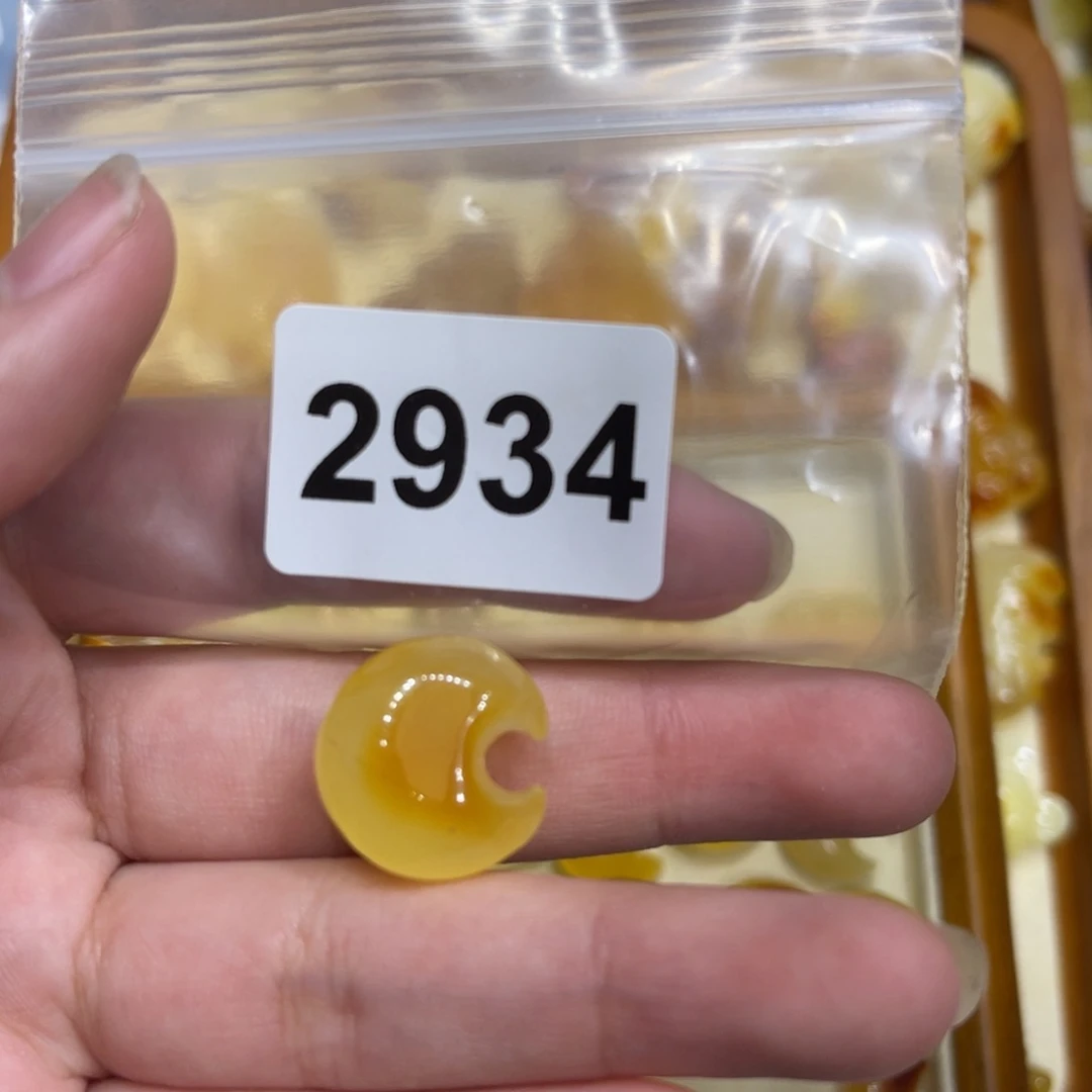 琥珀珠宝奇石未镶嵌日**期