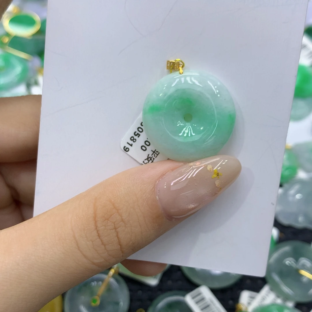 颈饰18K金镶嵌翡翠