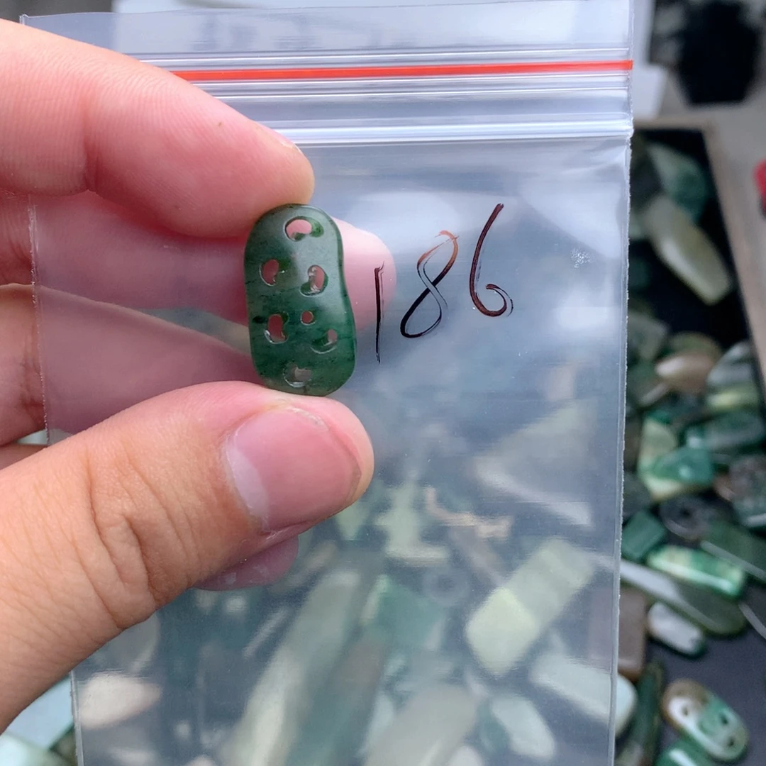 独山玉未镶嵌珠宝半成品