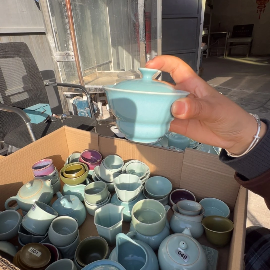 汝瓷原矿釉。        微瑕天青盖碗。