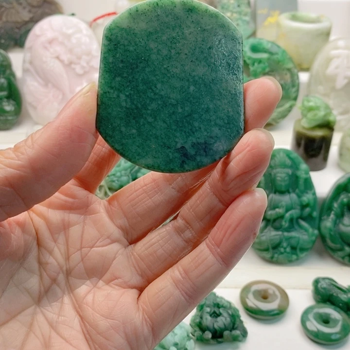 独山玉未镶嵌颈饰