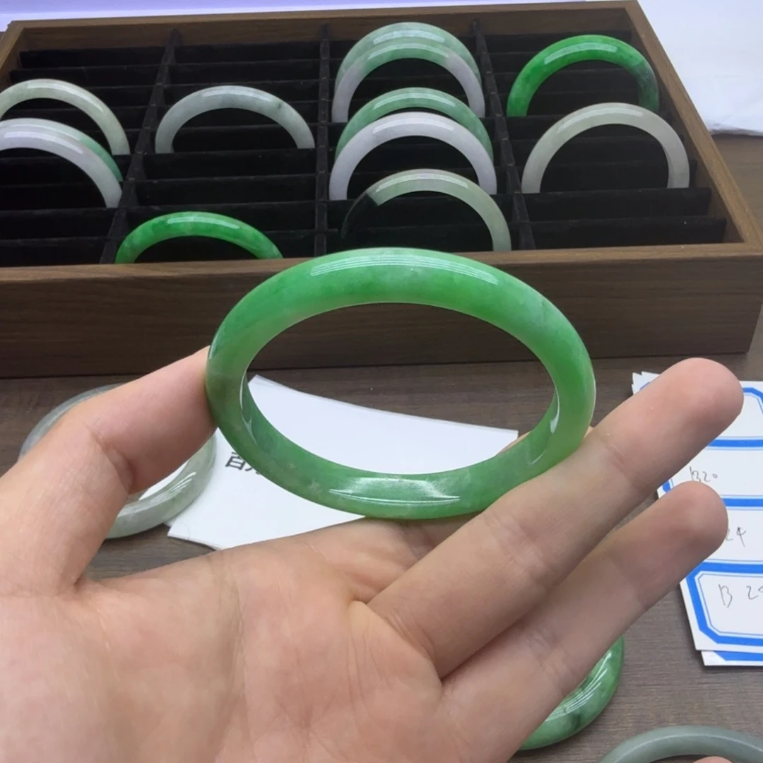 未镶嵌手镯翡翠B1