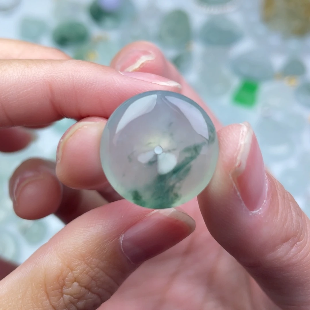 翡翠未镶嵌颈饰平安扣