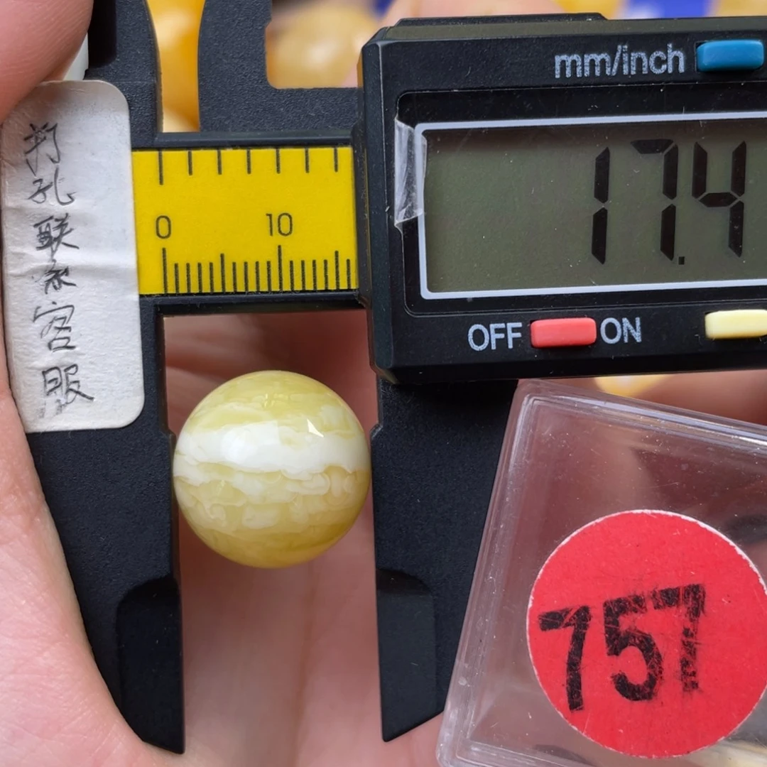 蜜蜡未镶嵌珠宝奇石