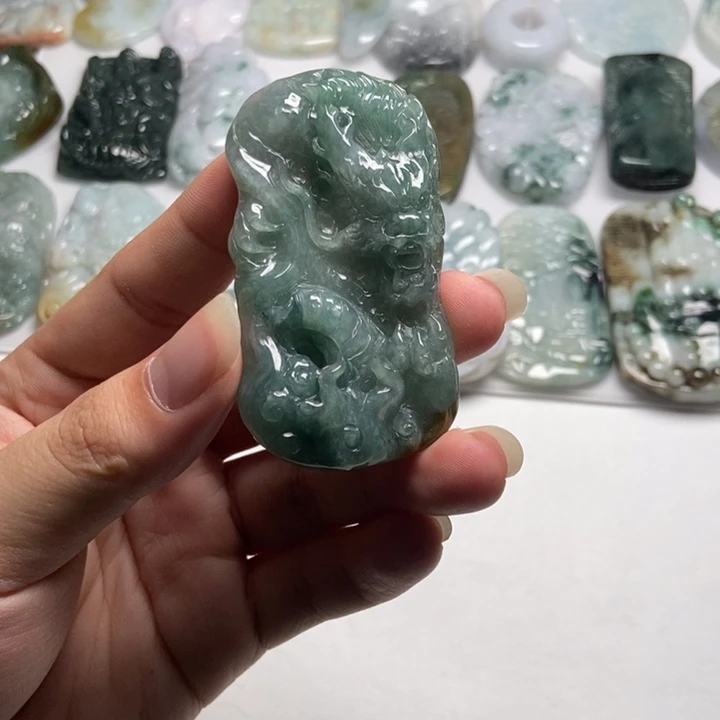 翡翠未镶嵌颈饰龙牌32