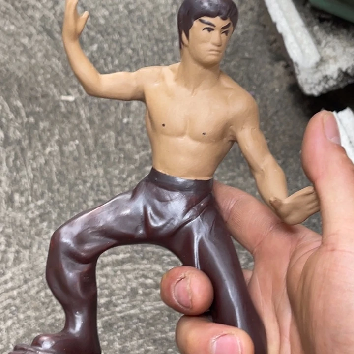 石湾公仔衬托盆景漂亮