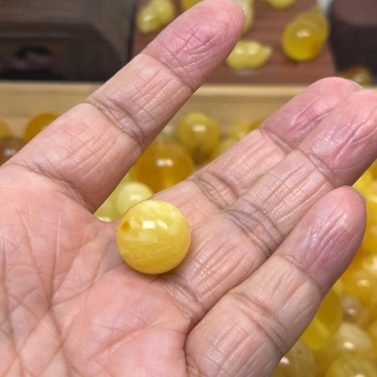 陈***瘦未镶嵌蜜蜡珠宝奇石微瑕15.8