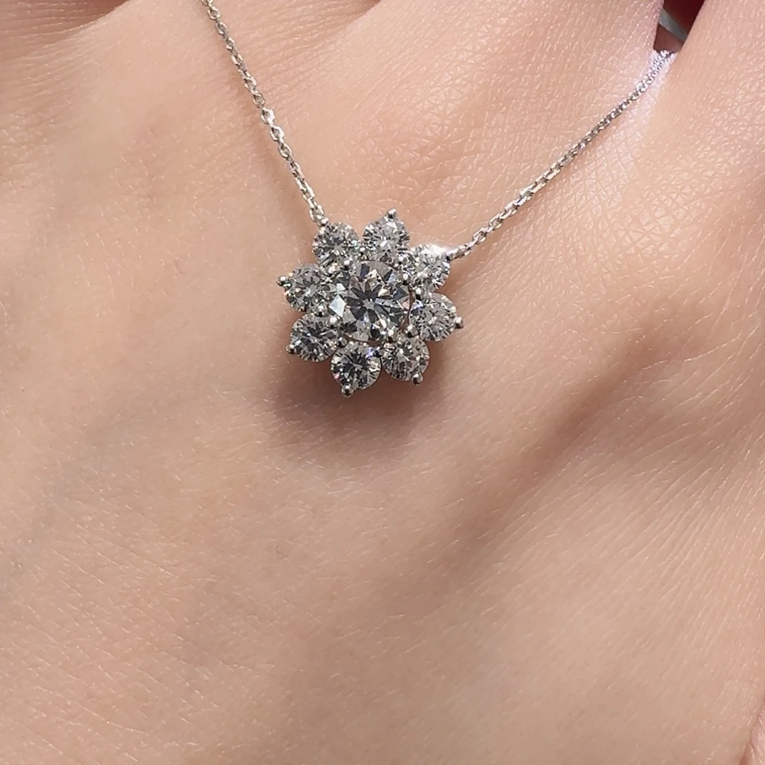 实验室培育钻石颈饰18K金镶嵌太阳花