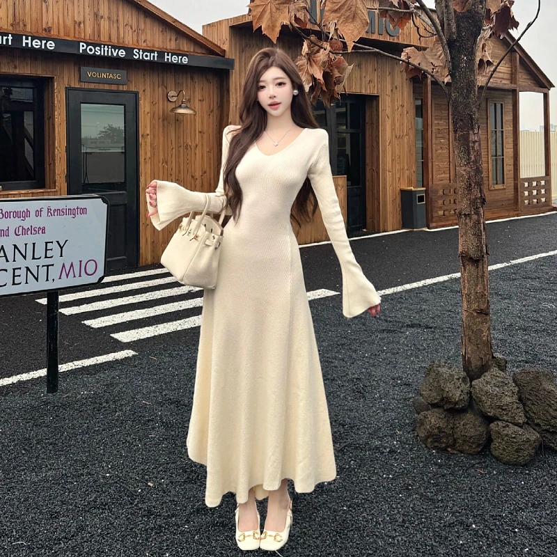 2025显瘦修身长袖御姐秋冬打底裙内搭纯色修身内搭卡其V领连衣裙