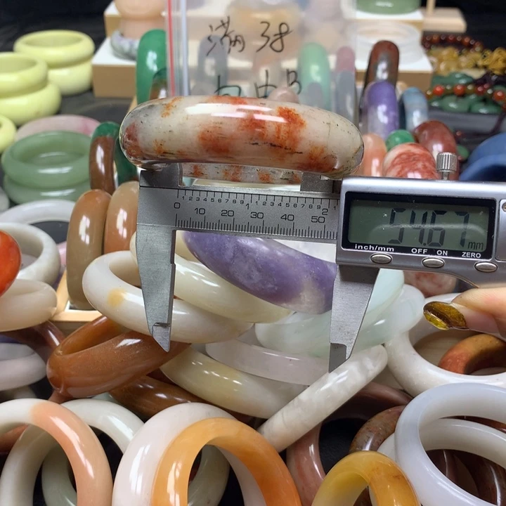 未镶嵌手镯石英质玉