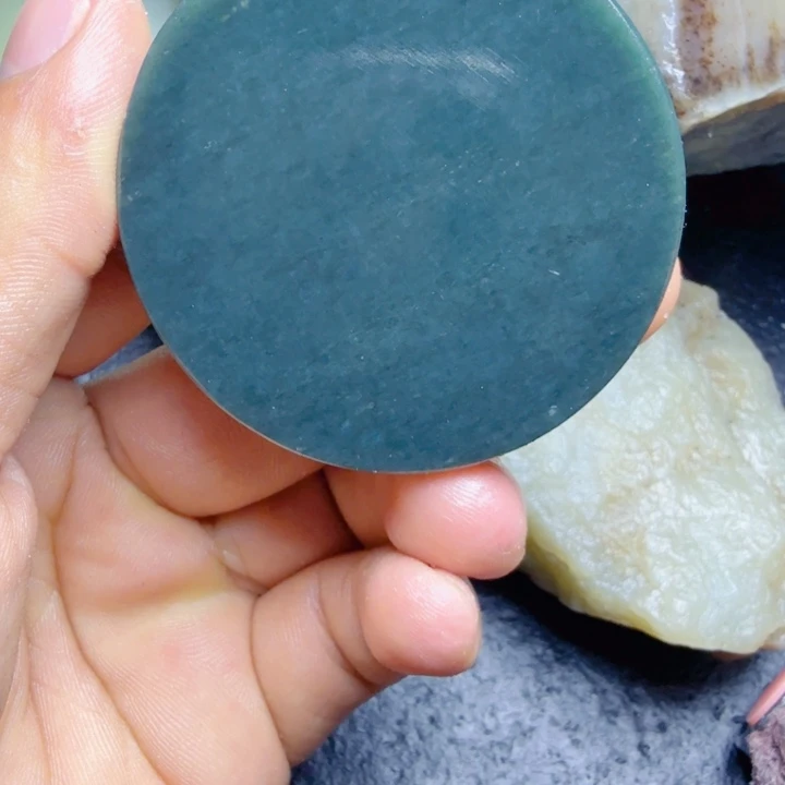 和田玉（糖玉）未镶嵌珠宝奇石