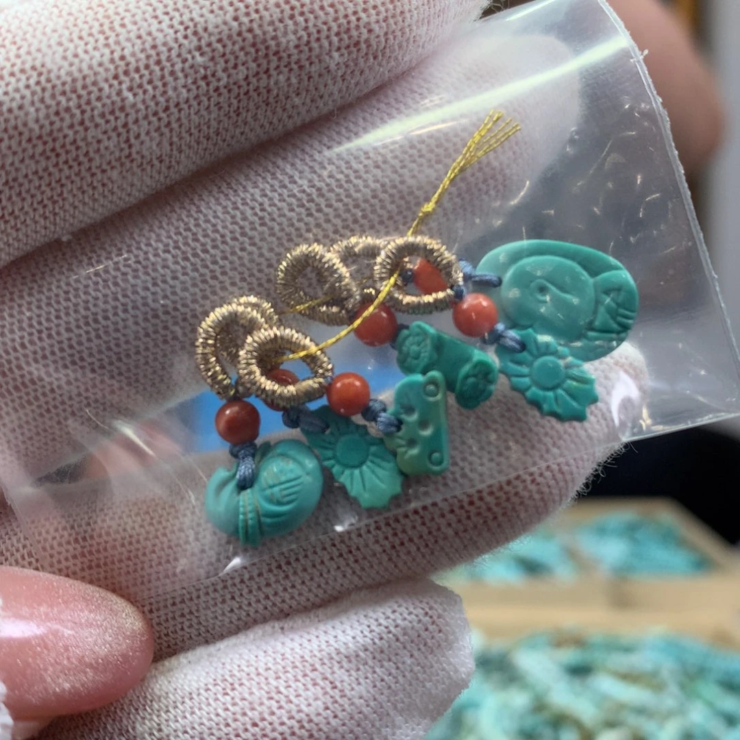 绿松石未镶嵌挂件