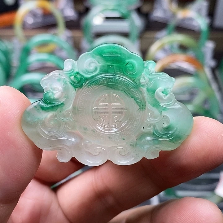 石英质玉颈饰未镶嵌