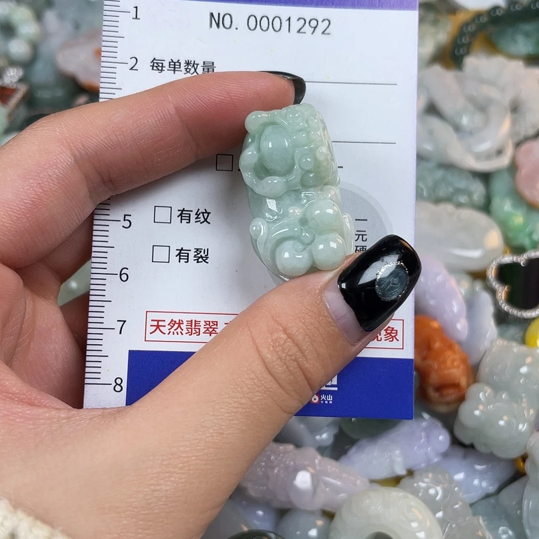 翡翠未镶嵌颈饰1292